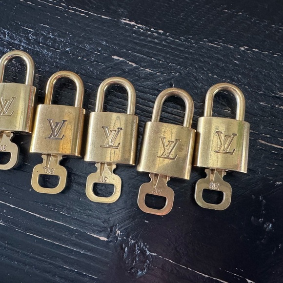 Authentic Louis Vuitton lock and keys. - Picture 6 of 7